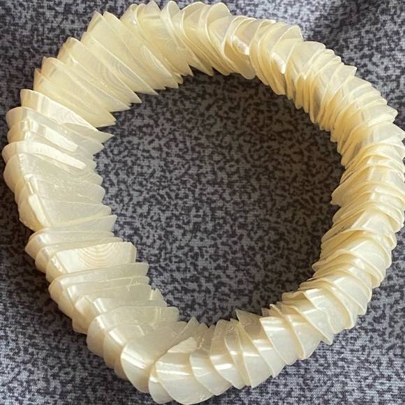 Mother of Pearl ✨ Antique ✨ Shell stretch unique bracelet - Picture 3 of 5